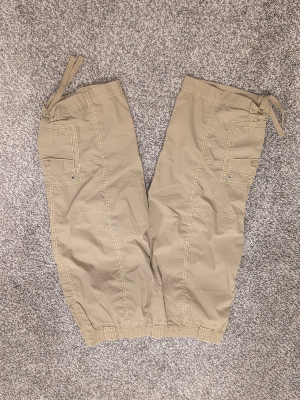 Khaki Cargo Capri Pants - Size Large - Picture 9 of 9